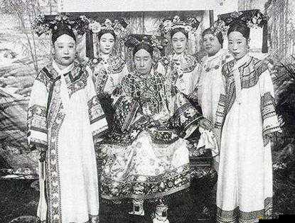 洛晴川在大清帝國(guó)：皇帝妃子攻略之路的榮耀與智慧