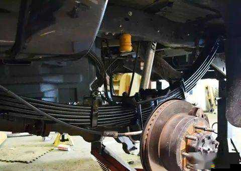 暗黑地牢2板簧懸架效果深度解析：提升駕駛體驗與車輛性能的關鍵技術探究