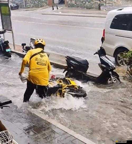 外賣小哥 1069gayxxx 每天辛苦奔波在城市的大街小巷送外賣