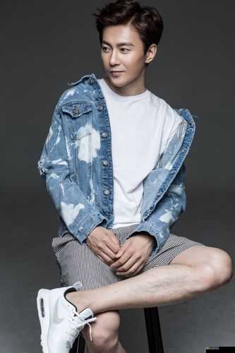 極致調教：極品小鮮肉男奴的沉淪與臣服