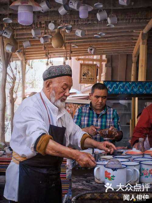 在前面領路，在后面護航：一前一后三人騎自行車