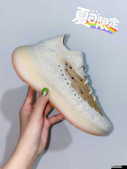 YEEZY380 蜜桃粉與白色 5 時尚潮流新搭配