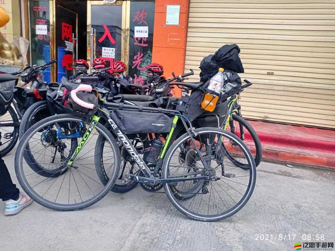 公交車上的詩意猛烈輸出：一場獨特的情感碰撞