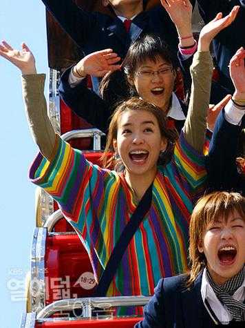 雙胞胎老婆被認(rèn)錯(cuò)將就導(dǎo)致一系列啼笑皆非的故事發(fā)生