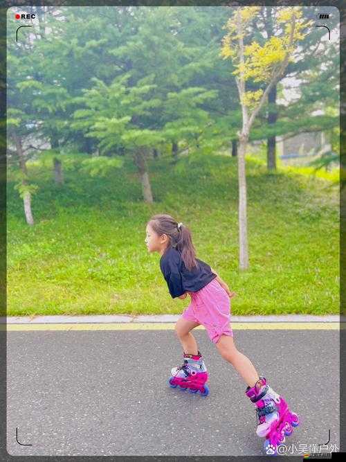 輪滑鞋相伴：男生女生猜猜猜，見證默契與歡樂