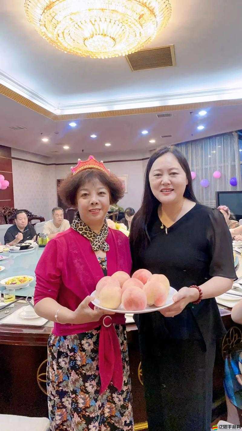 老太太 bb ：一位歷經歲月滄桑卻依然樂觀堅強的女性