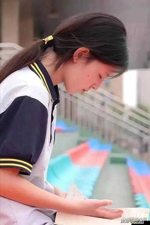 17 歲才華橫溢的女 rapper 閃耀舞臺