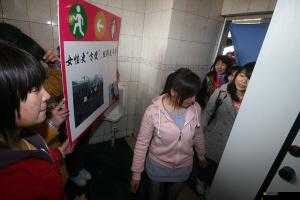 各處溝廁大尺度偷拍女廁噓噓行為令人發指