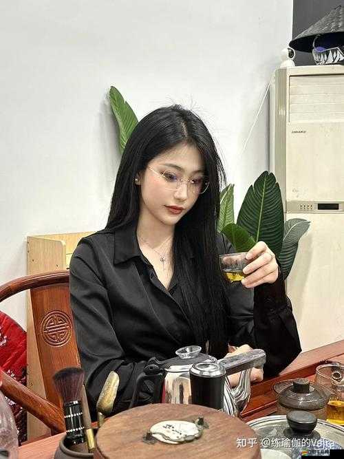 人妻母乳女上司破壞版：職場情欲的糾葛與掙扎