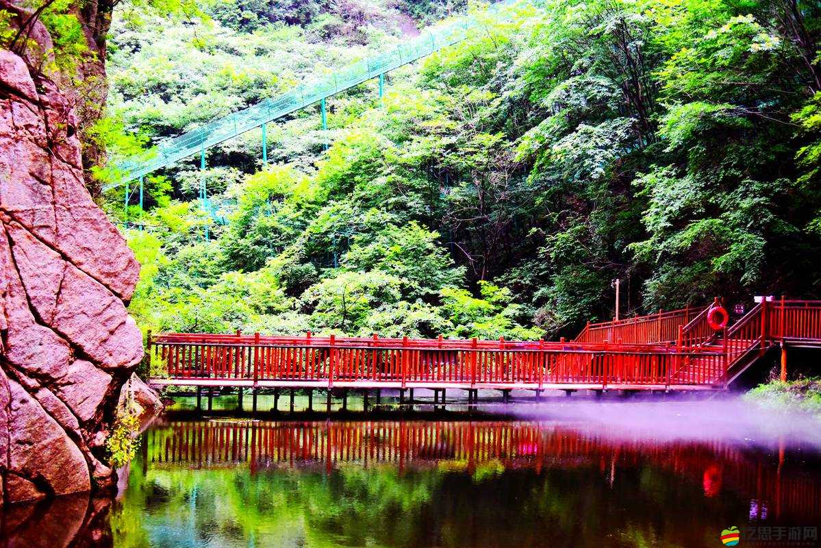 兩峰夾小溪地濕又無泥：清幽之地的詩意景致