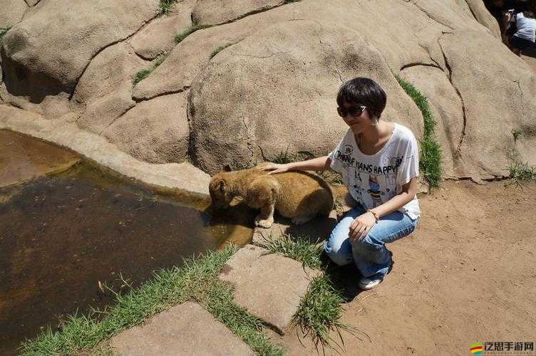 舌頭緩緩探入深處的奇妙之旅