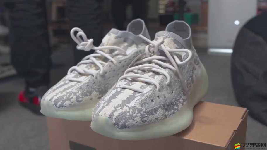 Yeezy380 蜜桃粉和白色的魅力：時尚潮流的全新引領者